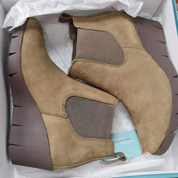 Cliffs by White Mountain Percy Wedge Chelsea Boot - Picture 5 of 6